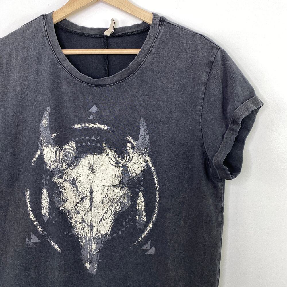 Emma & Sam Womens Sz L Washed Black Longhorn Skull Graphic Tee Side Slit T-Shirt - Picture 4 of 6